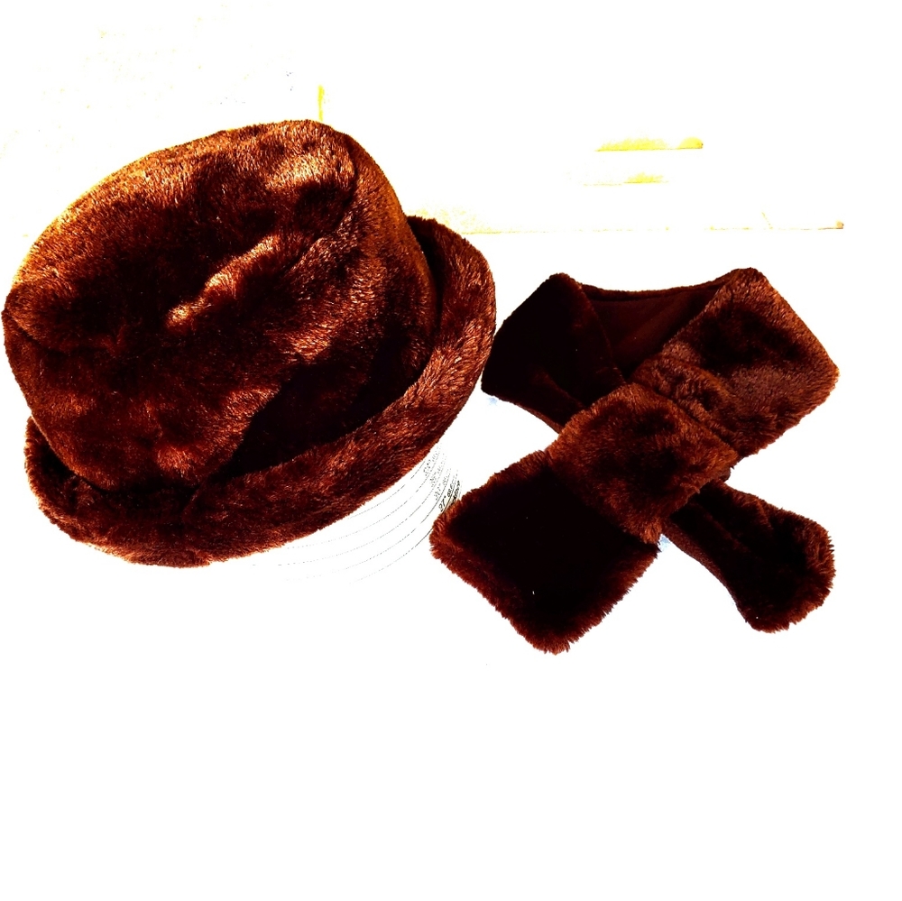 ``H25212 Brown Faux Fur Tippet Scarf & Hat Set